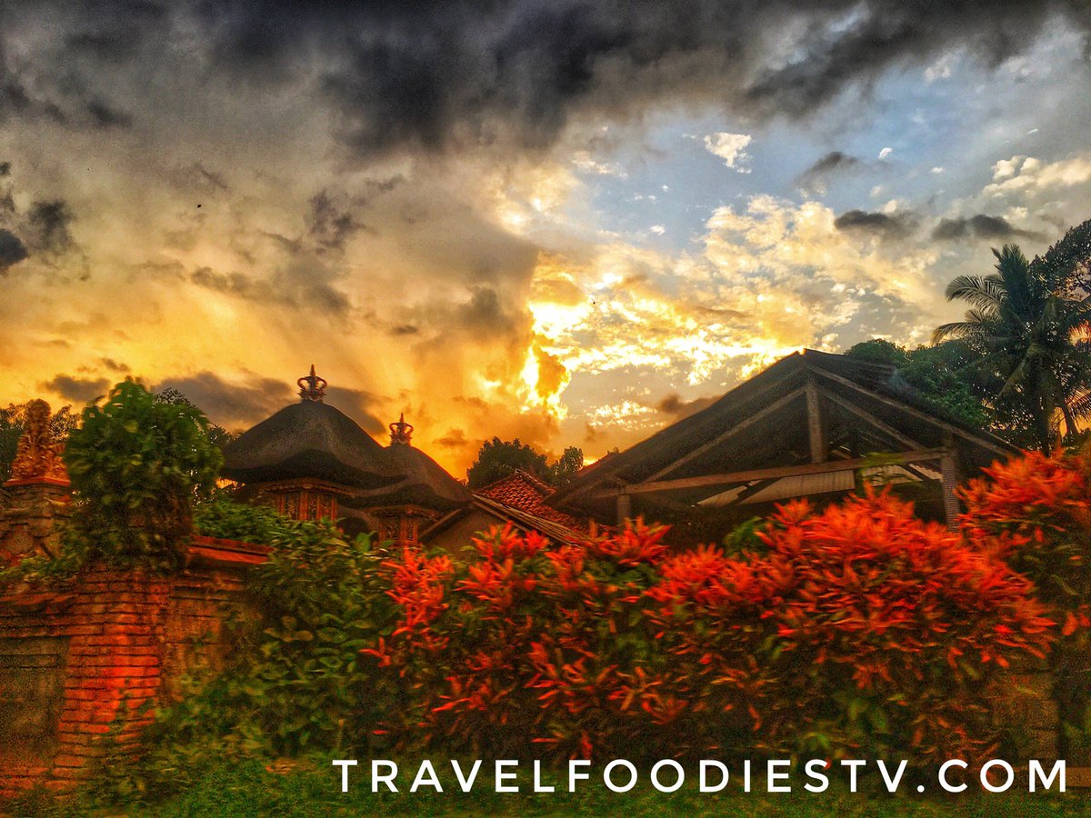 LoriMoreno's tweet photo. Make Your Life a Beautiful Masterpiece, the most Amazing Piece of Art Created by You. Lori Moreno Love #quote Photo taken by Lori Moreno in Bali Indonesia travel https://t.co/V6X9PR6f85