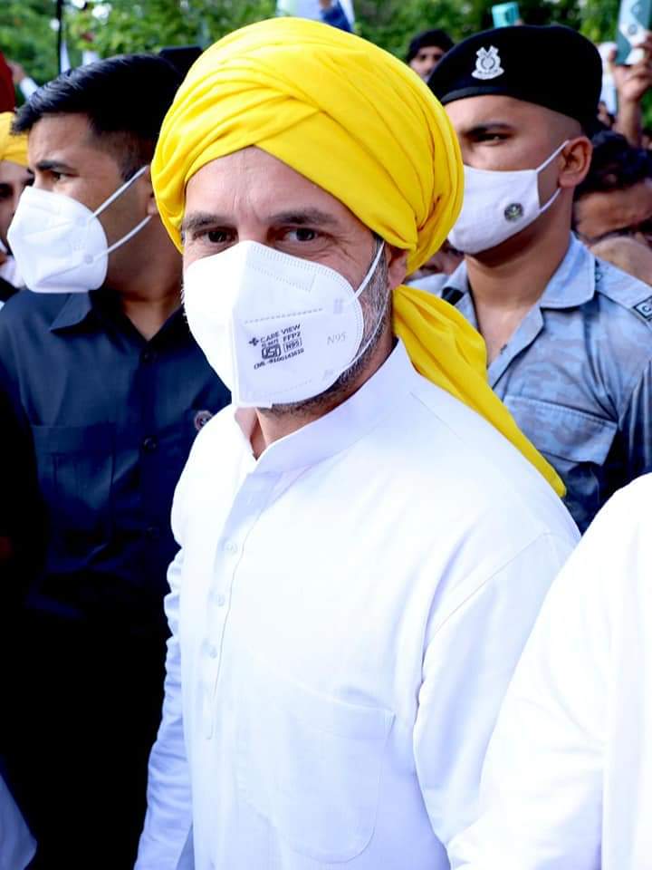 syed_tanwir's tweet photo. श्री @RahulGandhi जी ने शहीद-ए-आजम भगत सिंह पार्क पहुंच कर क्रांतिकारी शहीद भगत सिंह की जयंती पर उन्हें श्रद्धासुमन अर्पित किये।

इस दौरान श्री राहुल गांधी जी ने विभाजनकारी ताकतों से राष्ट्र बचाने का संकल्प लिया।
@vidyarthee https://t.co/zlqyo3LQwP