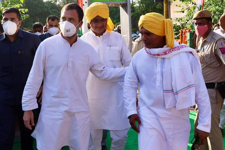 syed_tanwir's tweet photo. श्री @RahulGandhi जी ने शहीद-ए-आजम भगत सिंह पार्क पहुंच कर क्रांतिकारी शहीद भगत सिंह की जयंती पर उन्हें श्रद्धासुमन अर्पित किये।

इस दौरान श्री राहुल गांधी जी ने विभाजनकारी ताकतों से राष्ट्र बचाने का संकल्प लिया।
@vidyarthee https://t.co/zlqyo3LQwP