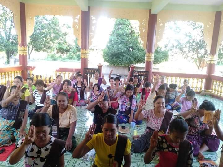 pzl_jourlm's tweet photo. "Our Leader @MyanmarSC Suu Kyi, Our president U Win Myint" chanting their revolutionary slogans, residents from #WatLet Tsp staged a peaceful strike to eradicate against the military regime on Buddha's fane today.
#WhatsHappeningInMyanmar
#Sep28Coup
#Chevron_StopSponsoringSAC https://t.co/leyyGBEXf0