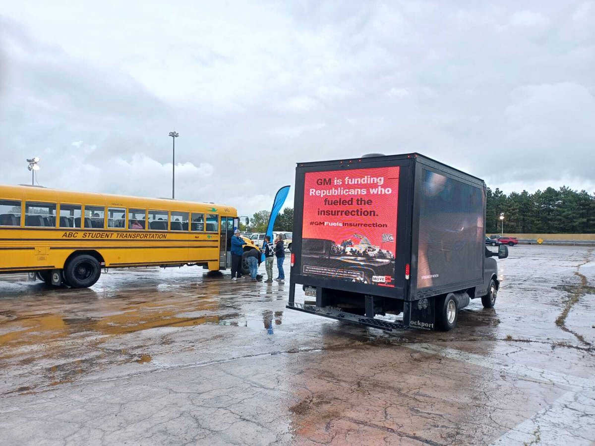 MoveOn's tweet photo. Our mobile billboard truck drove around #Motorbella in #Pontiac &amp; the General Motors world headquarters to spread the message that #GM is donating PAC $ to Republicans who attacked our democracy &amp; fueled the insurrection. Is @GM going to do the right thing &amp; stop? #GMVoice https://t.co/vCK4oSbc1r