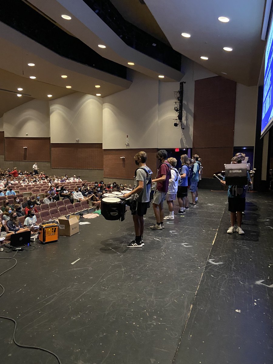 Kerry282542's tweet photo. Olathe East hosts the KSHSAA STUCO Regional Conference. Honored to welcome 400 kids across Kansas! https://t.co/GHEFhYODn3