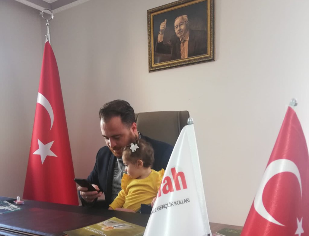 melihguuner's tweet photo. Gençlik Kollarımızın üye çalışmalarını kızımla birlikte takip ediyoruz .. https://t.co/p20KVBiCI3