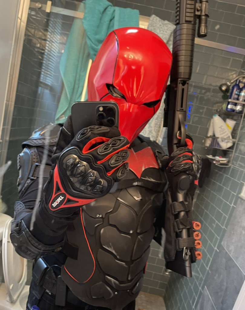 Troyboy0225's tweet photo. Excuse the dirty mirror but I’m finally finished my Jason Todd aka red hood cosplay for this up coming NYCC and I’m PUMPED no pun intended 😂 #DCFanDome #RedHood #jasontodd #cosplay #cosplayer #dccomics #Batfamily #batman https://t.co/ZsDfe7esoj