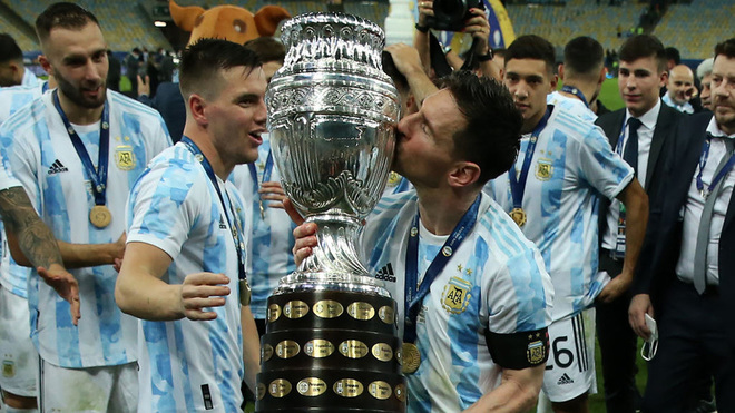 futbolsingular's tweet photo. La 🏆 Copa Euroamérica fue confirmada oficialmente por FIFA.

Será disputada en junio de 2022 entre Argentina 🇦🇷 e Italia 🇮🇹, como campeones de la #CopaAmérica y #Eurocopa. 

Será en homenaje al mejor de todos los tiempos: Diego Armando Maradona 🔟. https://t.co/gBkbFqzDwp