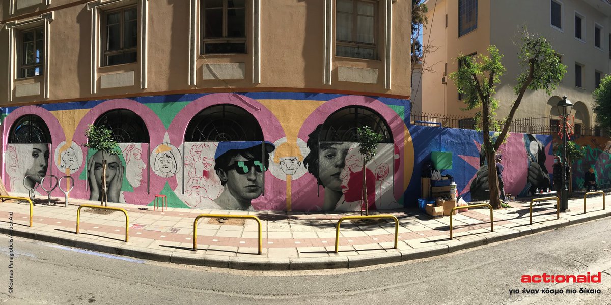 ActionAidHellas's tweet photo. 🎨Τα χρώματά σου αλλάζουν την πόλη!
Η ομάδα νέων της #ActionAid και ο #streetartist Apset  δημιούργησαν μέσα σε 3 μέρες μία τοιχογραφία ύψους 2,5 μέτρων στο κέντρο της Θεσσαλονίκης με θέμα την πανδημία, τη νεολαία και την ψυχική υγεία. @USEmbassyAthens
#MuralArtsProject #SKG https://t.co/qQqj0J6paO