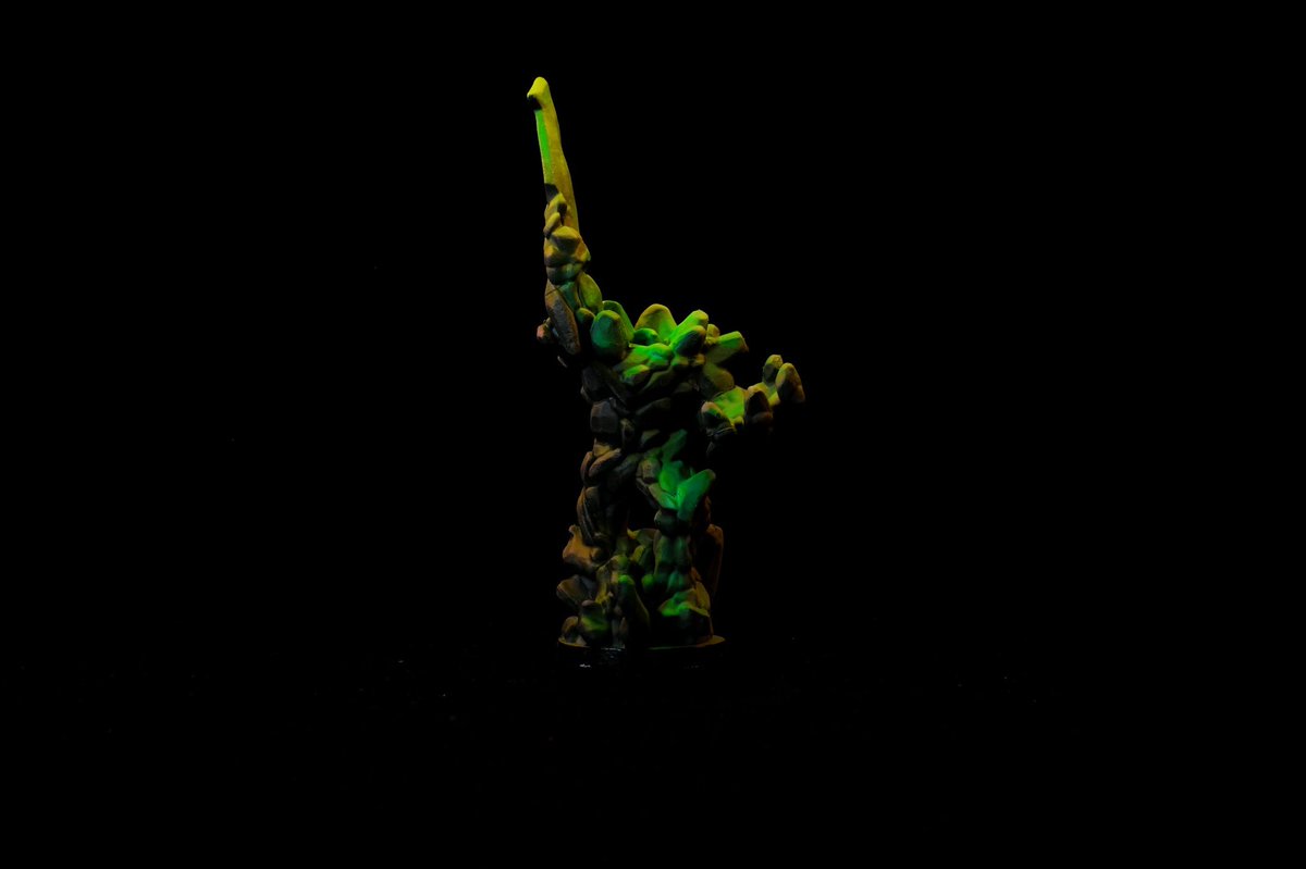 Evrytsubj's tweet photo. 2 more miniatures from Middara Act 1 #Middara Earth Loa and Animated are joining the board. Next will be the valentine resin kits. #boardgamepainting #DungeonCrawler #boardgame #boardgames #boardgameminiature @succubus_games https://t.co/zfbp5hp4I8