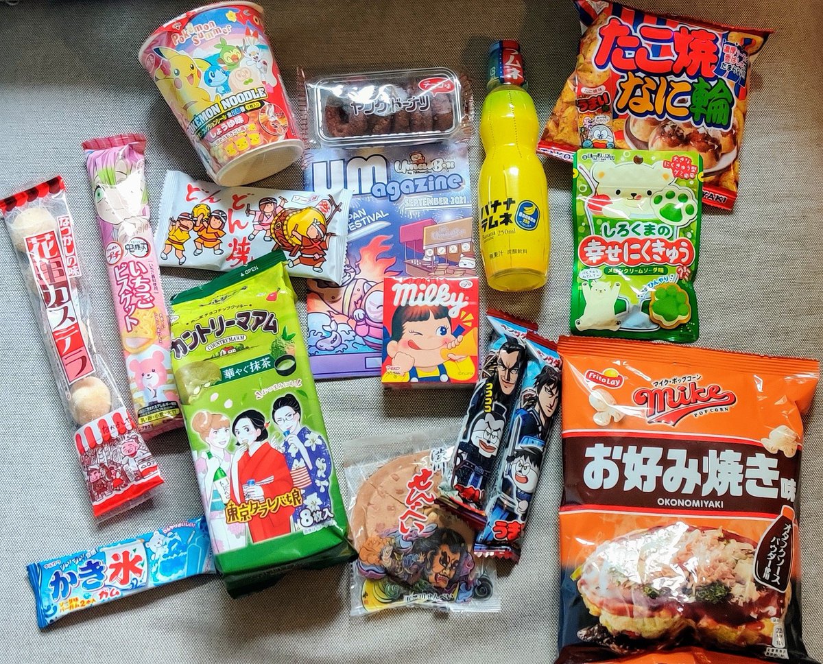 MashiroShiina87's tweet photo. Die neueste #Umaibox kam vor kurzem an 😁
Mal wieder mit etwas ziemlich kuriosen: Okonomiyaki Popcorn 🙈
Die große Packung Matcha Cookies hat meine Ma schon verschlungen, waren sehr lecker meinte sie 🤣
#japanischeSüßigkeiten #japanischesnacks #japanesesweets #japanesesnacks https://t.co/O0vqxOnfDx