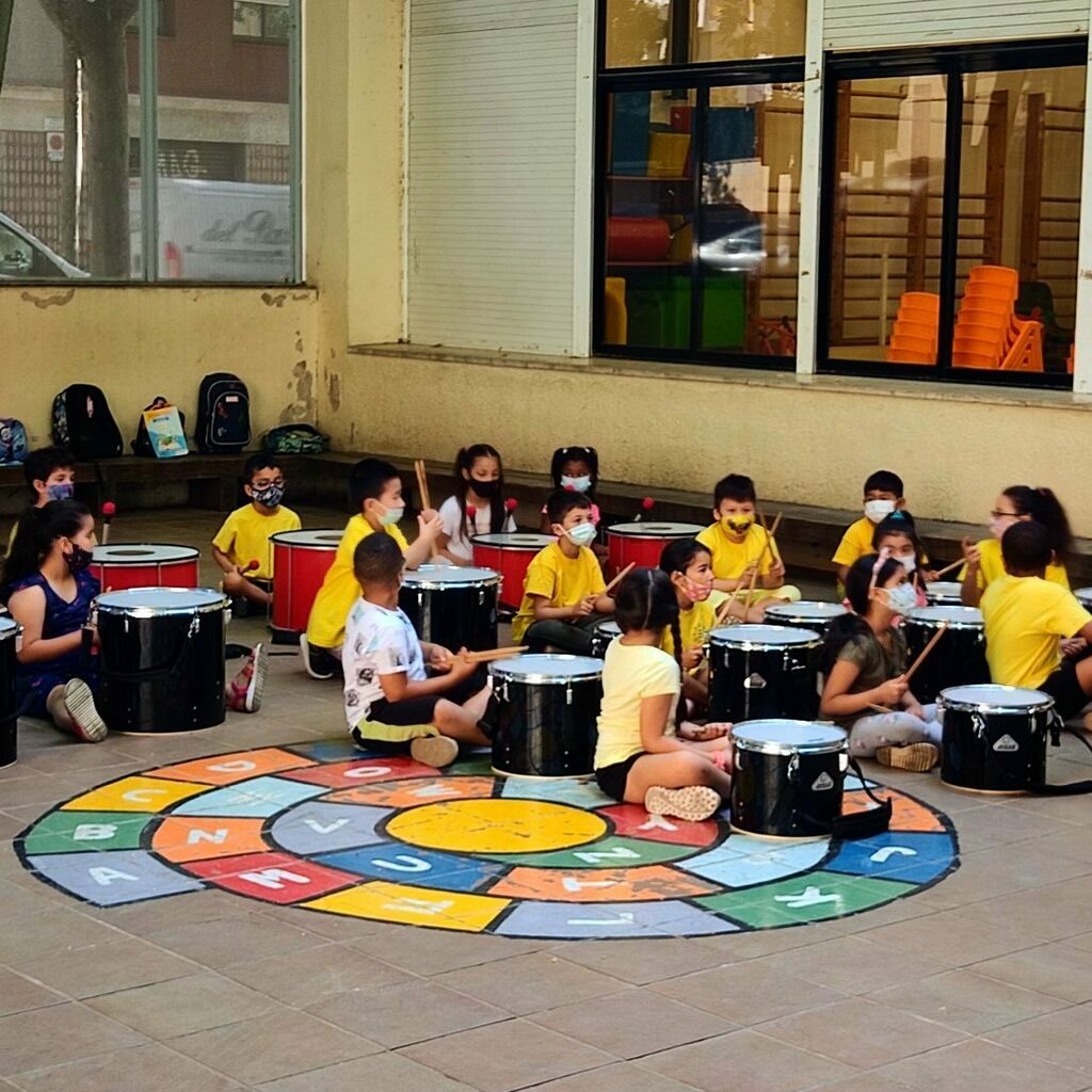 SolRePercussio's tweet photo. Aquest curs ve carregat d’activitats!!! 🥁💪🏼😀
.
.
.
.
#SolRe #percussió #batucada #music #drums #percussion #samba #passion #art #child #escola #bcn #barcelona #timbaler #timbal #timbalers #timbalerdelbruc https://t.co/e5uRECIcMm https://t.co/43fH9W13cP