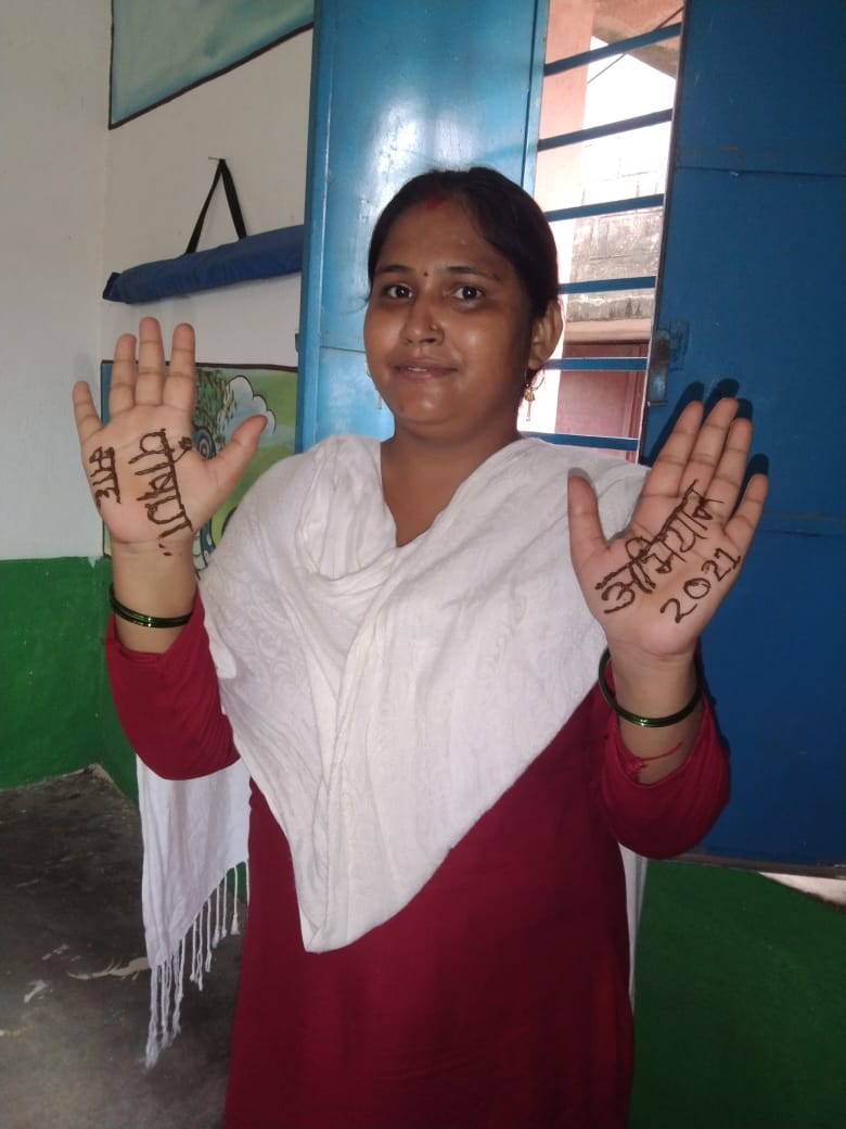 CDhanarua's tweet photo. Mehndi poshan wali @PoshanAbhiyaan @POSHAN_Official @dm_patna @PatnaPoshan @dm_patna @Chshekhar2010 @MinistryWCD @IPRD_Bihar @BRPOSHAN @IcdsBihar @smritiirani @SahniBihar https://t.co/lf2ztlpCl7