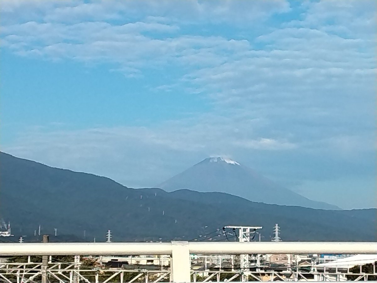 tagrugby2's tweet photo. 富士山初冠雪🗻 https://t.co/H5sVqdVwGU