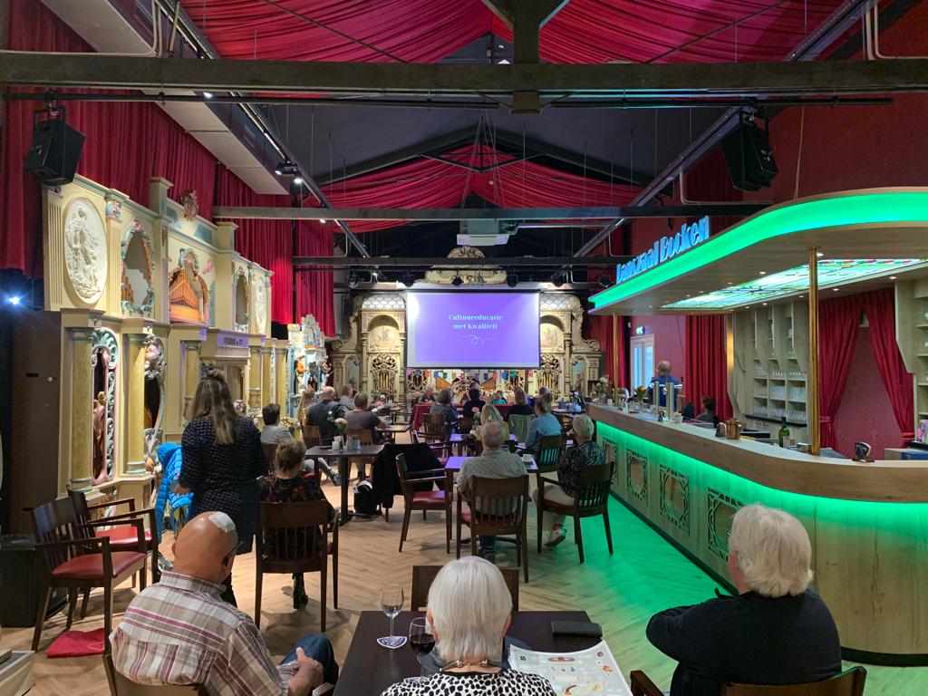 Inspirerende bijeenkomst met Helmondse leerkrachten over cultuuronderwijs in Loods20,  georganiseerd door <a href="/Cultuur_Contact/">Cultuur-Contact</a>.
Cultuur is van en voor iedereen!