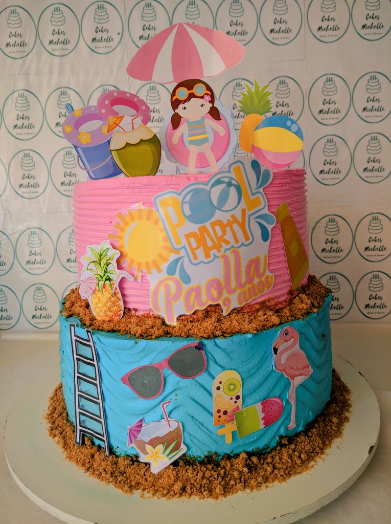 Cakes Michelle on X: Bolo decorado em chantilly com tema