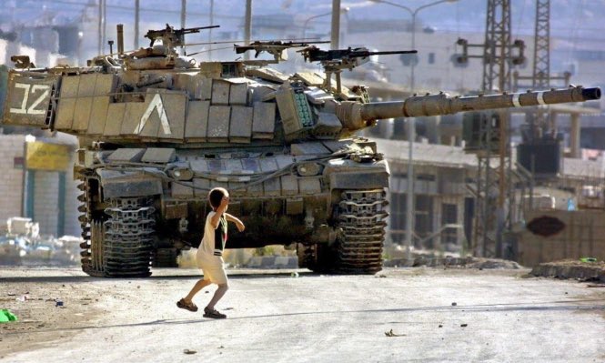 m7mdkurd's tweet photo. Today marks 21 years since the start of the Second Intifada. Glory to those who resisted and sacrificed. Glory to the martyrs, the women and men whose makeshift weapons confronted artilleries, the children whose stones intimidated tanks. The struggle continues, until liberation. https://t.co/A4eHwypued