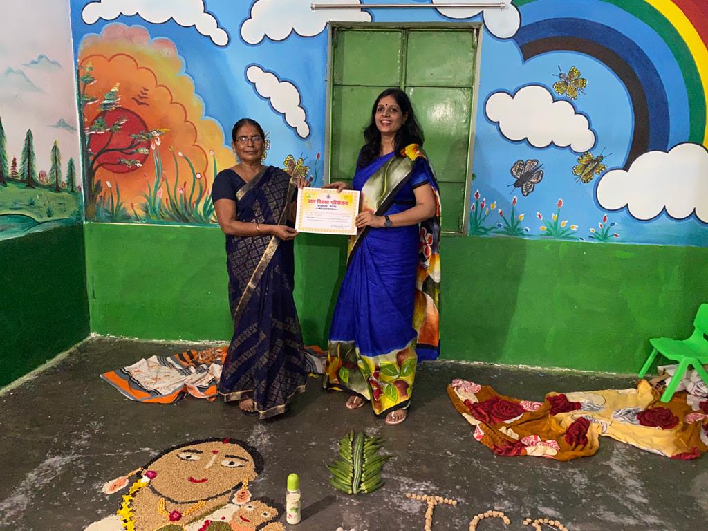 CDhanarua's tweet photo. LS and DEO awarded for better performance in Poshan abhiyaan @PoshanAbhiyaan @POSHAN_Official @dm_patna @MinistryWCD @IPRD_Bihar @Chshekhar2010 @BRPOSHAN https://t.co/laO3AztwY5