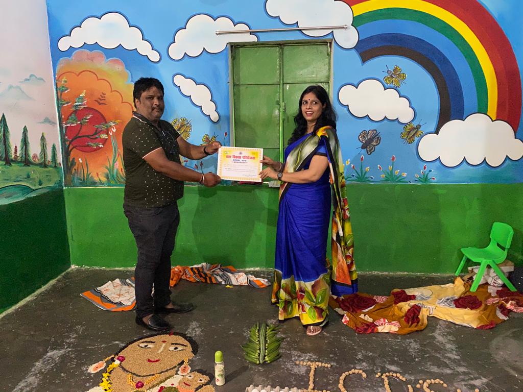 CDhanarua's tweet photo. LS and DEO awarded for better performance in Poshan abhiyaan @PoshanAbhiyaan @POSHAN_Official @dm_patna @MinistryWCD @IPRD_Bihar @Chshekhar2010 @BRPOSHAN https://t.co/laO3AztwY5