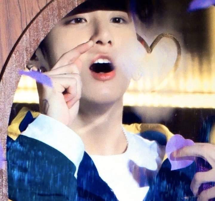 mochiislifeee's tweet photo. Teacher: Everyone understood?
Me during the whole explanation: https://t.co/D8hOoYgEn3