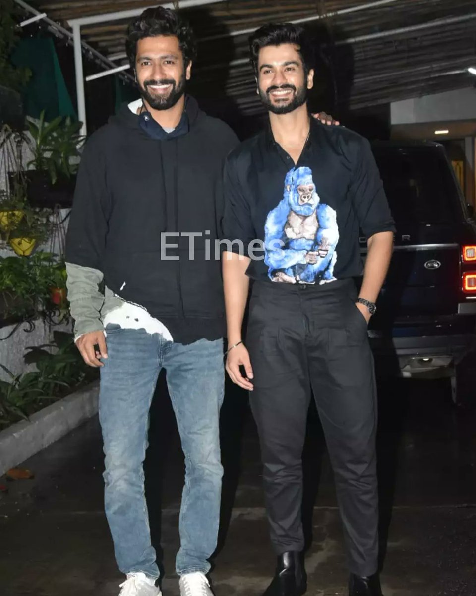 bombaytimes's tweet photo. Birthday boy #SunnyKaushal gets clicked with family at the screening of his movie #Shiddat

@vickykaushal09 #VickyKaushal https://t.co/noIJhfhGyD