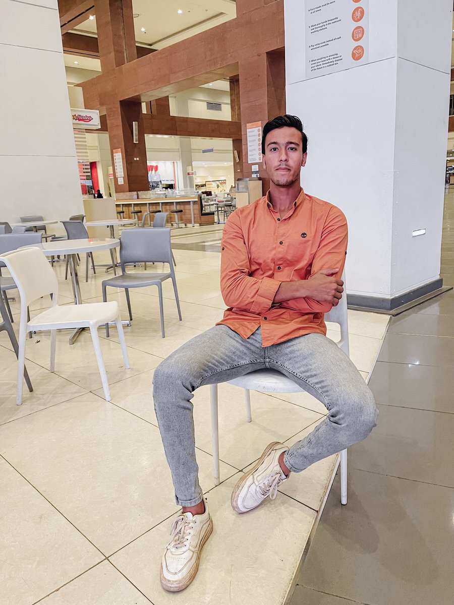 لحظة تباهي من يلفت انتباهي !