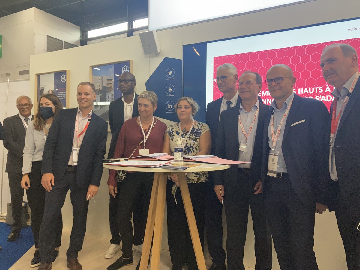 ActionLogement's tweet photo. [#CongrèsHLM]📍#SurleStandAL L’Outre-Mer, laboratoire de l’innovation durable. Des partenariats constructifs pour améliorer la qualité de vie des locataires de nos résidences. #CERQUAL #LAKOUDIGITAL #innovationsociale https://t.co/J6wbxBuVsB