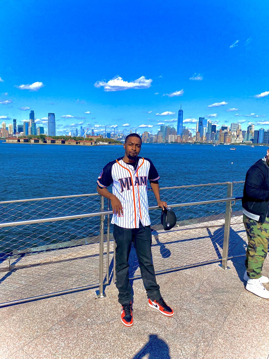 CDuBzz4's tweet photo. Ain’t no other city like New York, can’t even front my shit 🤝 https://t.co/aj3M0BhK4Q