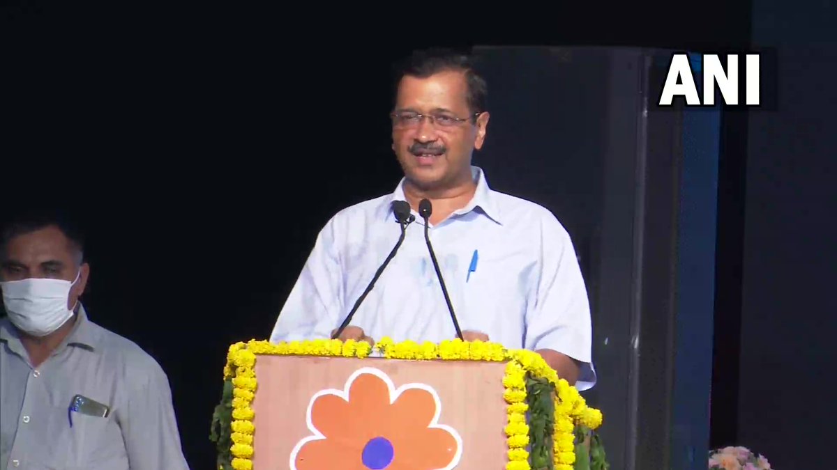 ANI's tweet photo. Delhi CM Arvind Kejriwal launches 'Deshbhakti Curriculum' in all government schools

He says, "We have to create an atmosphere in which a child lives in an environment of patriotism 24X7. We'll now be building patriotic doctors, engineers, lawyers etc." https://t.co/bMdr7xBY4v