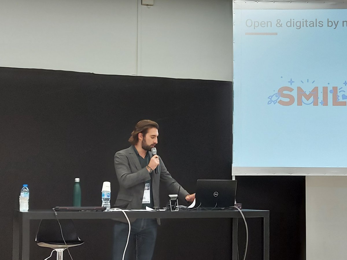 Simon Griffon on stage
"Quelle valeur business pour vos données ?"