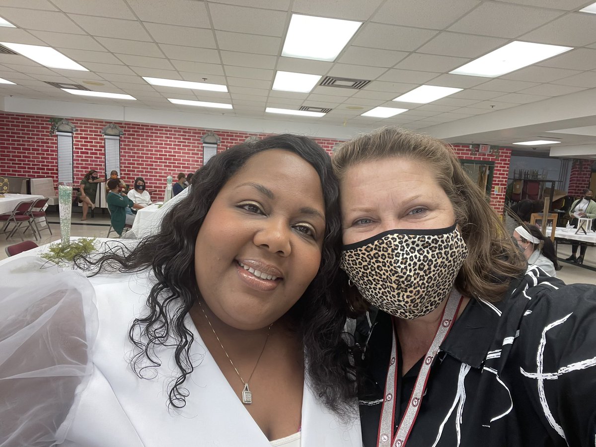 Showering our precious coworker with gifts for for upcoming marriage! Mashawn Williams we wish you a lifetime of happiness! @PrincipalERD <a href="/DicksonTigers/">E.R. Dickson Tigers</a>