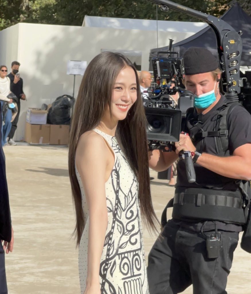 kimbanyen's tweet photo. พิจีซูที่ปารีสแฟชั่นวีค คือปังไม่ไหวว https://t.co/yVtPYJ5sWF