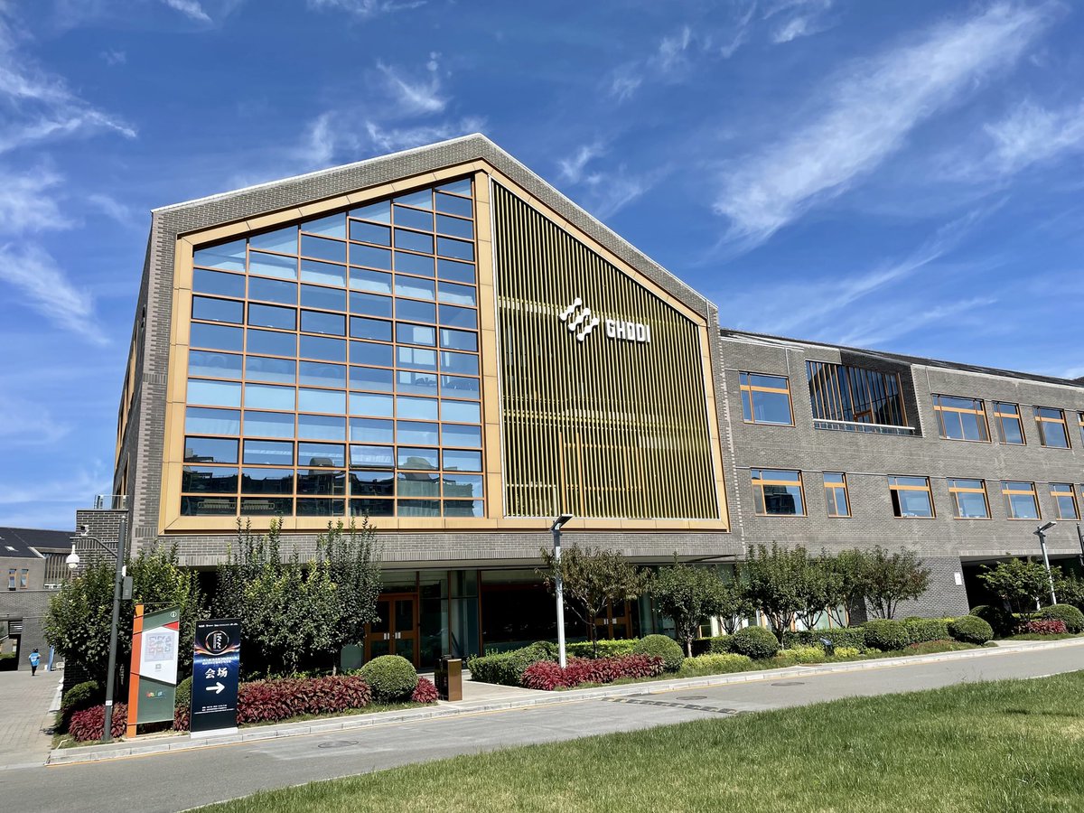 GraceLinLang's tweet photo. A pleasant surprise revisiting the Global Health Drug Discovery Institute since my last visit two years ago. Looks amazing! Never easy to set up brand new partnerships across sectors and borders but efforts are worthwhile. Started picturing what GHDDI might look like in 10 years! https://t.co/7TlhectNF8