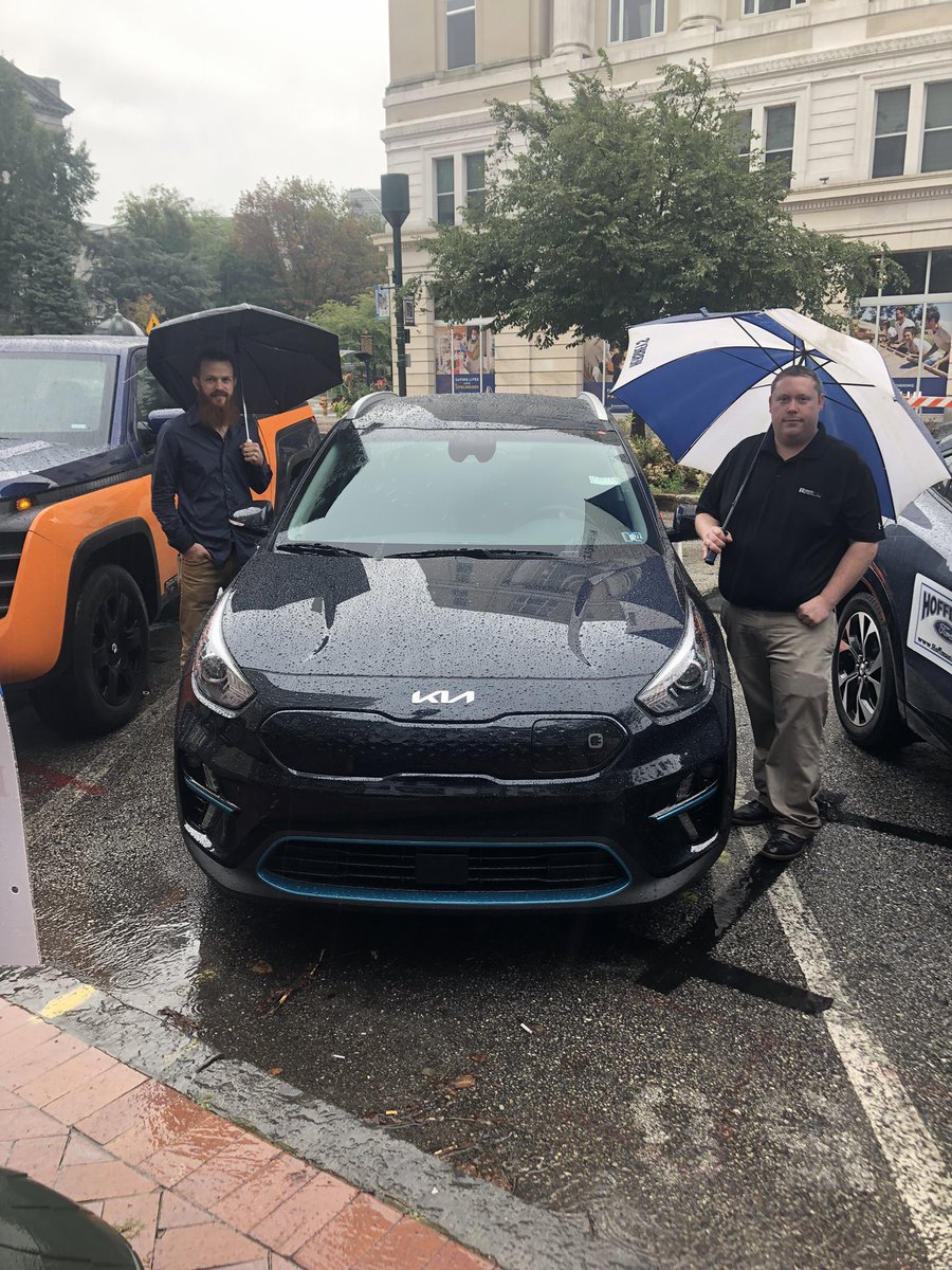 ElectricRoadmap's tweet photo. #Pennsylvania legislators are checking out the @Kia Niro EV #ElectricCrossover, which boasts an EPA-estimated 239-mile range and 291 pound-feet of torque. #PlugInPA #DriveElectric @abc27News https://t.co/yWKrY5oD7l
