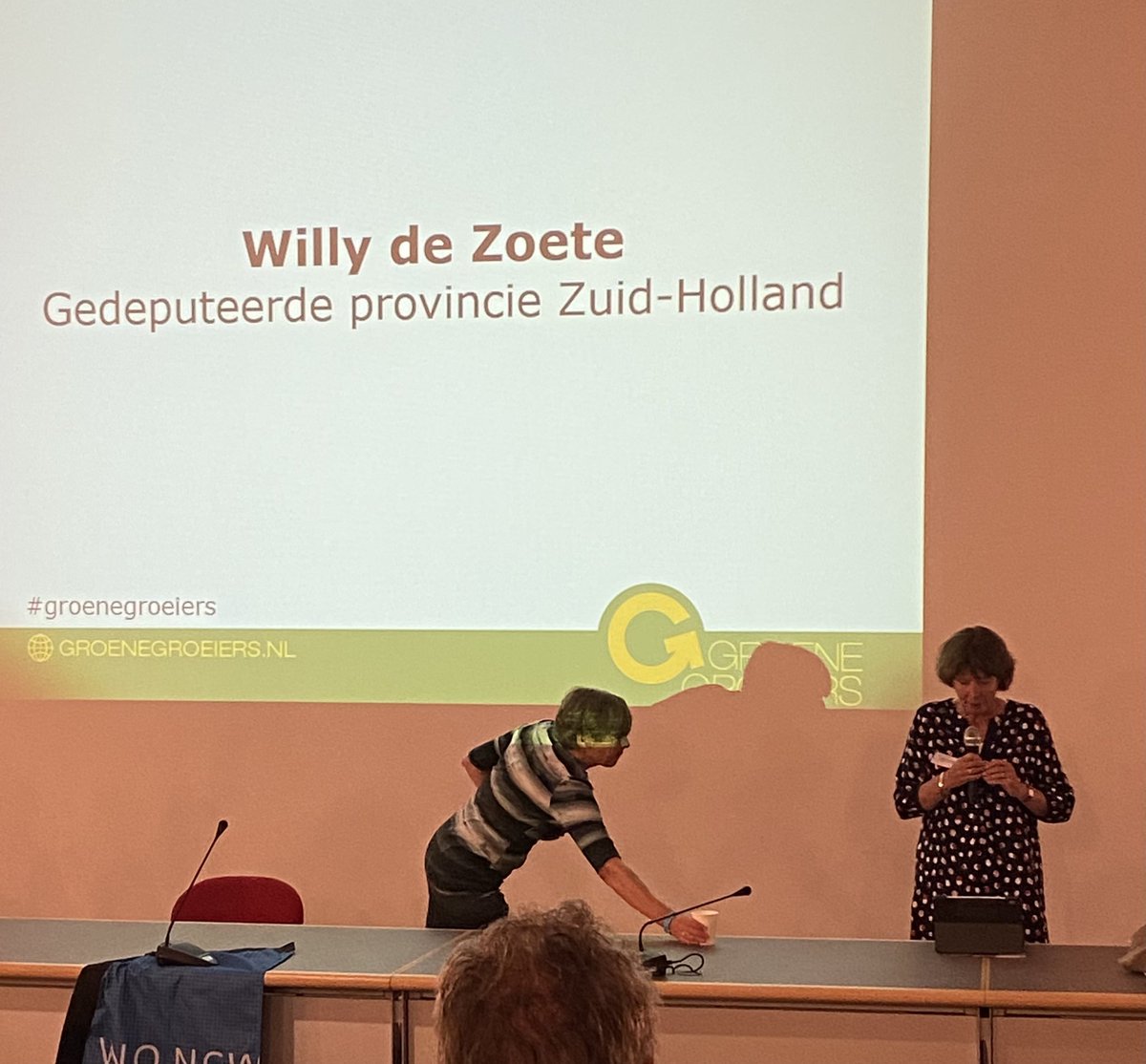 Gedeputeerde <a href="/willy_zoete/">Willy de Zoete</a> over ambities <a href="/zuid_holland/">Provincie Zuid-Holland</a> mbt verduurzaming bedrijventerreinen. Grote opgaven op bedrijventerreinen die alleen door samenwerking overheden en ondernemers gerealiseerd kunnen worden. #groenegroeiers <a href="/VNONCWWest/">VNO-NCW West</a> <a href="/IVNNederland/">IVN Natuureducatie</a> @JelledeJongIVN