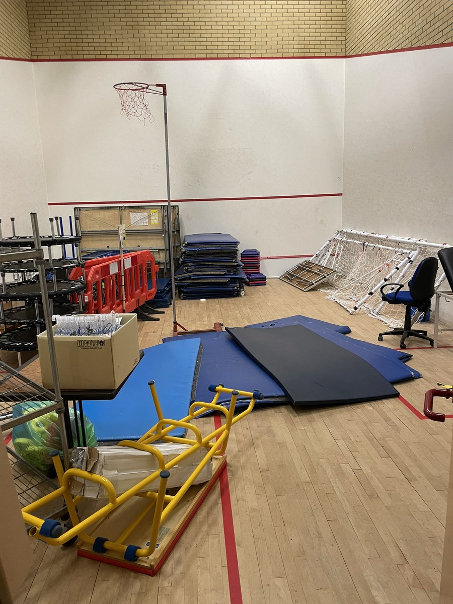 Two weeks till the regional squash season starts and this is what the court looks like @Better_Cardiff <a href="/sportwales/">Sport Wales</a> <a href="/Better_UK/">Better</a> <a href="/sqwales/">🏴󠁧󠁢󠁷󠁬󠁳󠁿 SQUASH WALES</a> <a href="/WorldSquash/">World Squash</a> and this is why the sport is struggling!