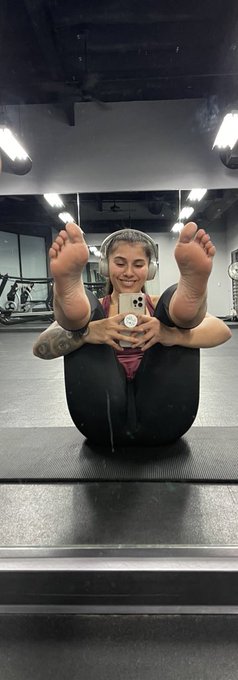 Stinky morning gym feet 🦶🏼😏 https://t.co/5eJE4jUoDM