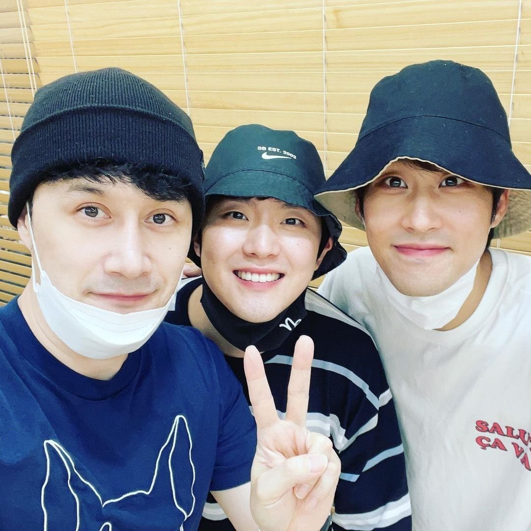 Chewingmann's tweet photo. RT💕 뮤지컬 윌리엄과 윌리엄의 윌리엄들 리딩공이 너무 끝내줘서 하는 이벤트🎩 중계 때부터 기다렸던 건데 정말 재밌습니다... 윌윌윌 본공이 꼭 올라오길 바라며 본공에 김지철 배우님이 H역할로 돌아오신다면 알티 추첨 1분께 햄버거 드립니다... 연뮤덕 한정! https://t.co/DEFLWj1ISn