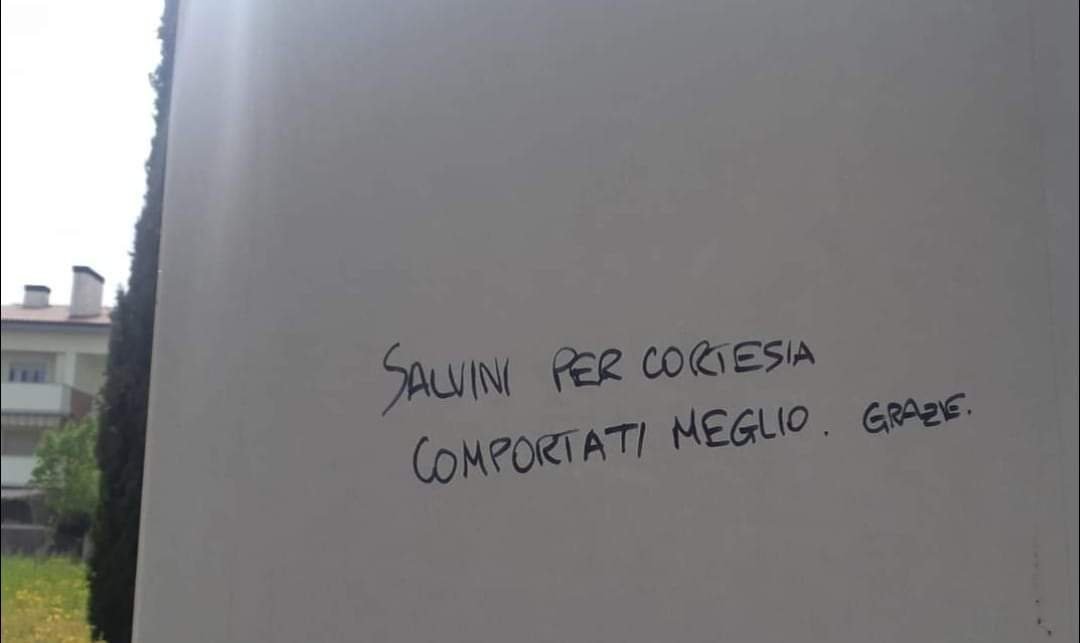Dio's tweet photo. Contestare sì, ma con più classe.
#Salvinivergognati https://t.co/yvHnBTZsfK