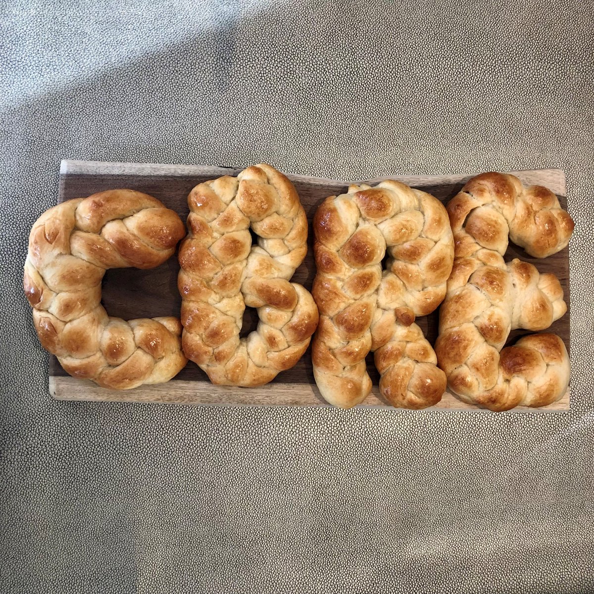 CBRE_UK's tweet image. Our Jewish network were joined by Fabienne Viner Luzzato last week to show our staff how to braid and cook the traditional Jewish bread Challah (חַלָּה).  #InclusionWeek #LifeatCBRE #challahbread #diversity #inclusion