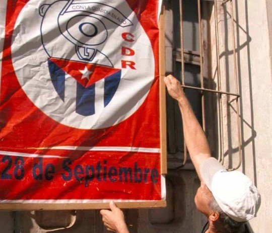 DayanFonseca4's tweet photo. Los CDR constituyen un baluarte sólido e indestructible de nuestra histórica y gloriosa Revolución. 
Los colaboradores cubanos celebramos el 61 aniversario.
#Aniversario61CDR 
#SomosDelBarrio 
#CubaPorLaVida 
@cubacooperaven 
@cubacolabora 
@NelaTa83 https://t.co/7xi7DB8RCR