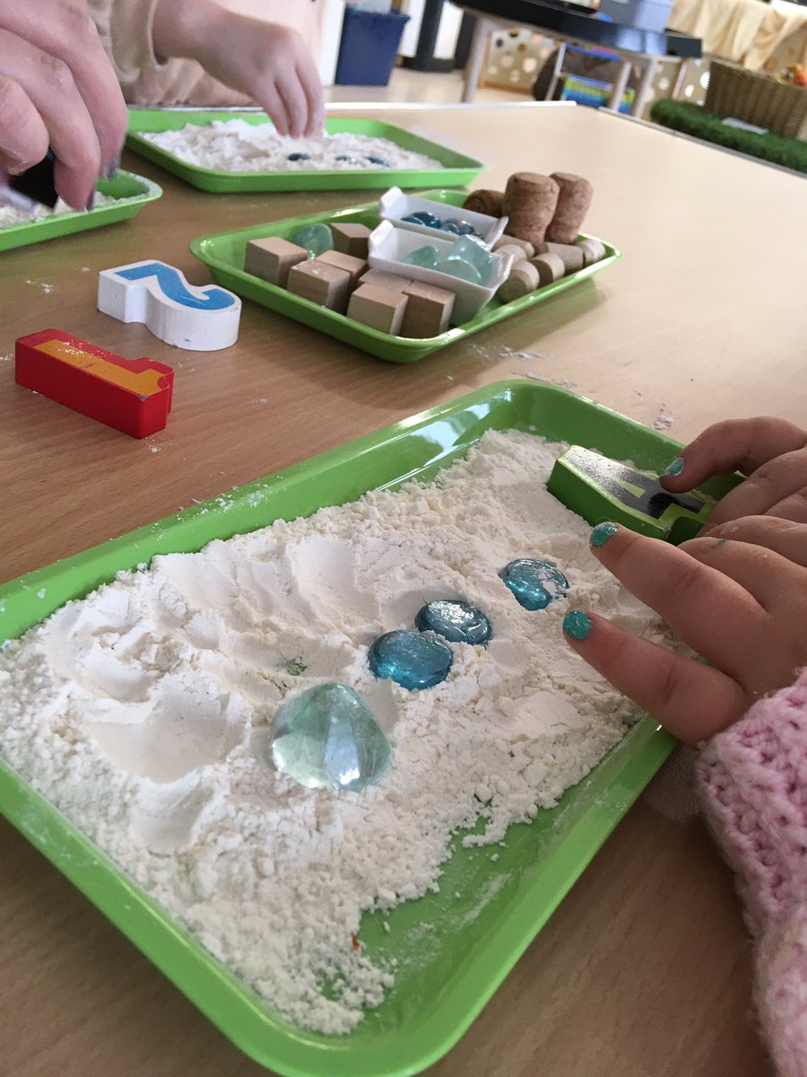 cowie_nursery's tweet photo. Magical Maths this week @cowie_nursery #MathsWeekScot #learningthroughplay 😀 https://t.co/FPwCQoo3Fl