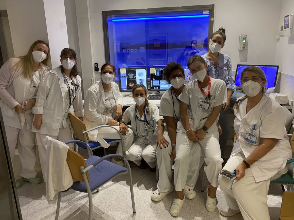 MaraNievesCabr1's tweet photo. Las primeras adquisiciones con el nuevo equipo PET-TC!! Tras una formación intensiva ha sido posible! Gracias #equipo #MedicinaNuclear y equipo @SiemensHealthES orgullosa de trabajar con vosotros #SomosClinico 😊 https://t.co/dsvjdBkZR7