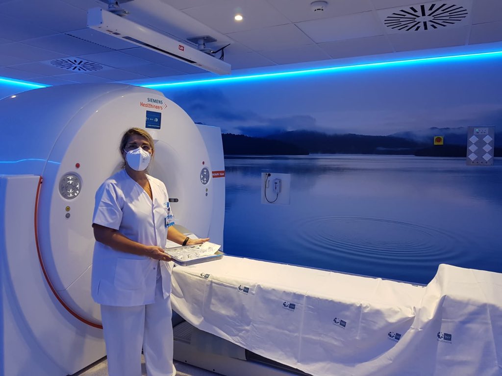MaraNievesCabr1's tweet photo. Las primeras adquisiciones con el nuevo equipo PET-TC!! Tras una formación intensiva ha sido posible! Gracias #equipo #MedicinaNuclear y equipo @SiemensHealthES orgullosa de trabajar con vosotros #SomosClinico 😊 https://t.co/dsvjdBkZR7
