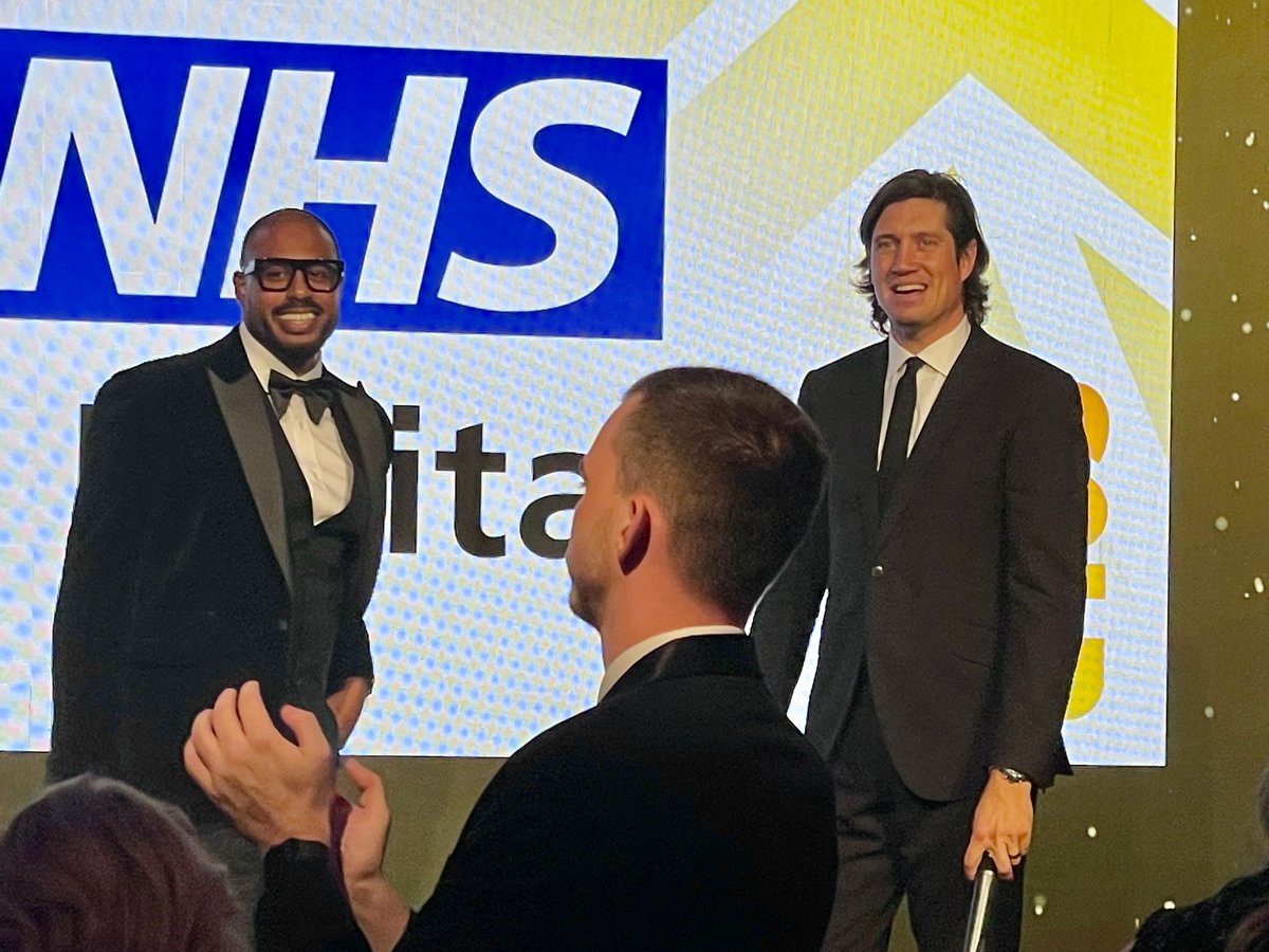 What an honour to hand out the award for Contact Centre of the year on behalf of Five9 to the NHS <a href="/NHSDigital/">NHS England Transformation</a> ! 💯 <a href="/vernonkay/">Vernon Kay</a> - you smashed it big man, banter gold - buzzing night hosted by #ukncca 👏🏾#five9 <a href="/batkinso/">Brian Atkinson - Passionate about Cloud CX</a>  <a href="/Nick_E_Delis/">Nick E. Delis</a>  <a href="/adignan/">Andy Dignan</a> <a href="/rowantrollope/">Rowan Trollope</a>