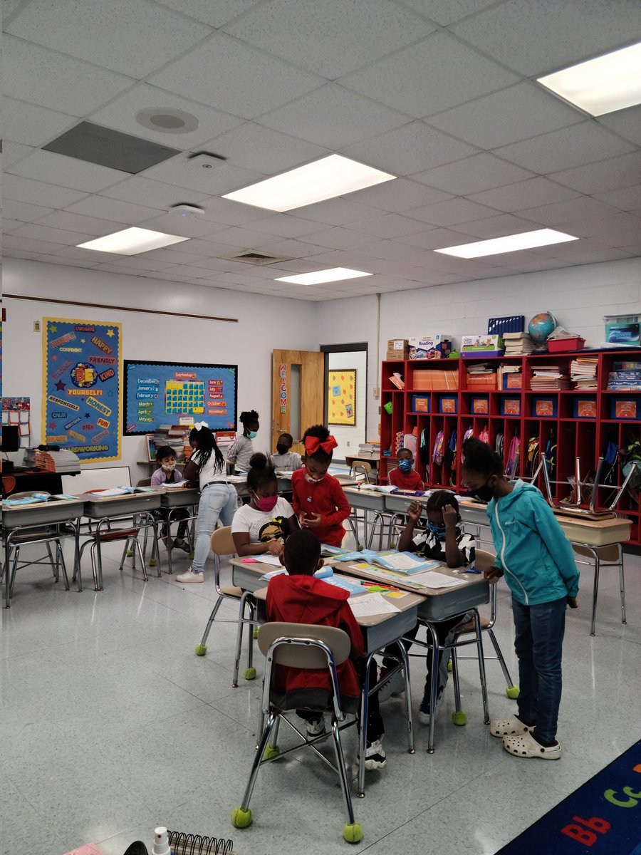 NorthDriveES's tweet image. I love the way that my students collaborate and help each other on class projects!💗💙#PeerTutors #collaboration #teamworkMattersin203😊   
#NDE #thePowerofOur
#Weareinthistogether🙂
(K. Williams)