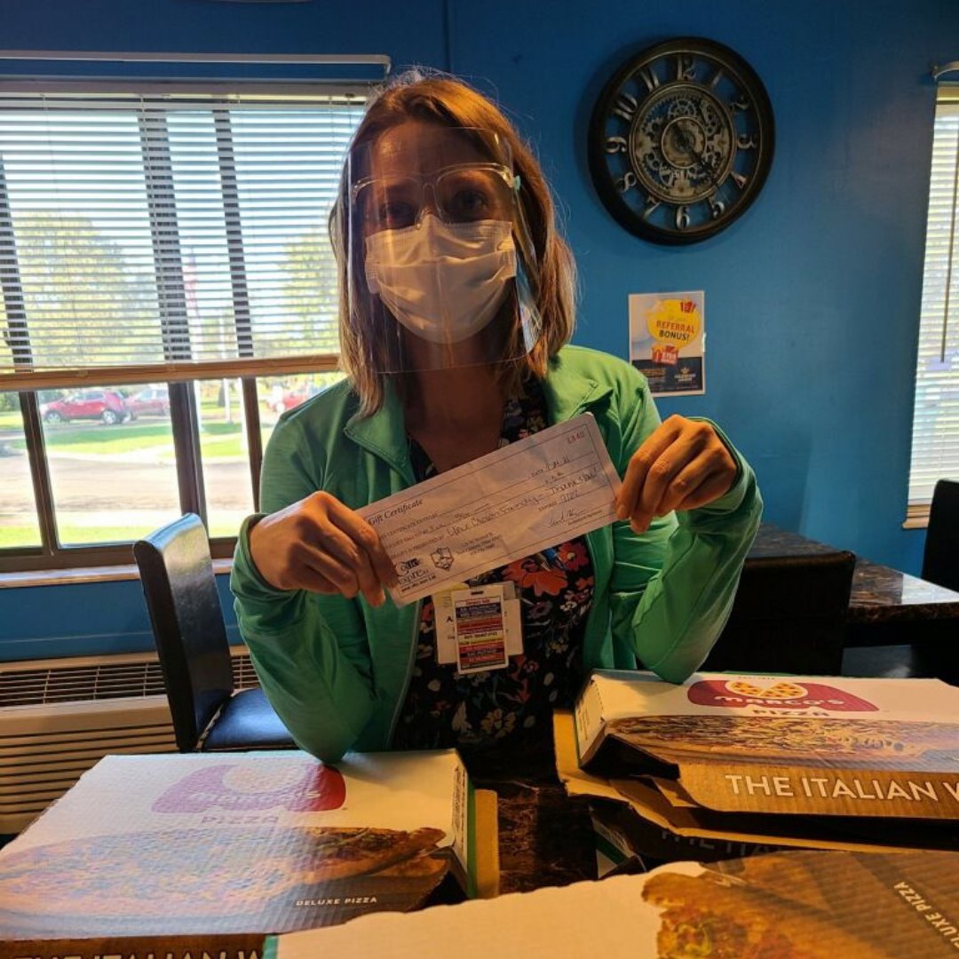 EdgewoodHealthc's tweet photo. Thanking Edgewood staff today for all of their hard work and dedication! Who doesn’t like pizza and gift cards?! We are truly grateful for all that you do! ❤️ #edgewoodmanorrehab #edgewoodmanor #ohiohealthcare #seniorliving #nursinghome #ohionursinghome #rehabfacility https://t.co/Gz2UxDrqg6