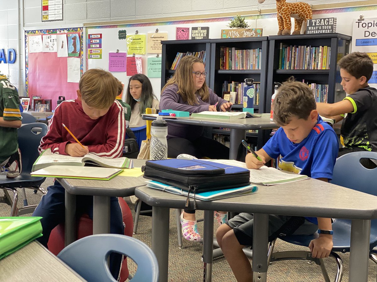 New day, new chapter, new opportunity to collaborate w/ our math partners on how to do mental math w/ adding &amp; subtracting decimals!
#wearemathematicians #mertonint