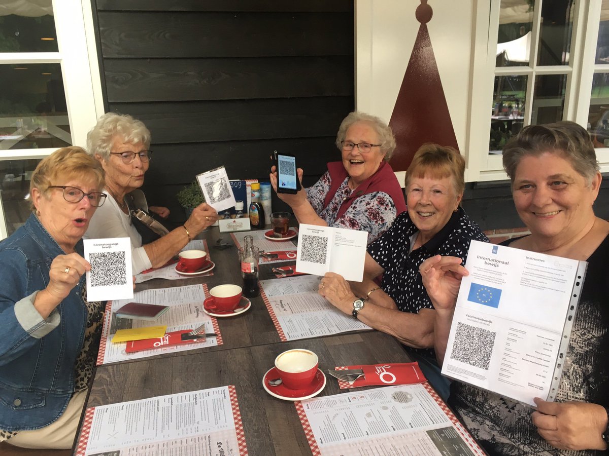 Ons eerste uitstapje met coronatoegangsbewijs. Iedereen geslaagd! 😉 <a href="/Ouderenfonds/">Nat. Ouderenfonds</a>
