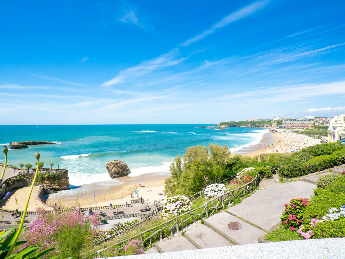 Idéal pour profiter de l'été indien sur la côte basque ! ☀🌊🍂
.
👉bit.ly/Biarritz-appar…
.
#Location #Vacances #Appartement #NouvelleAquitaine #Biarrtiz #france
