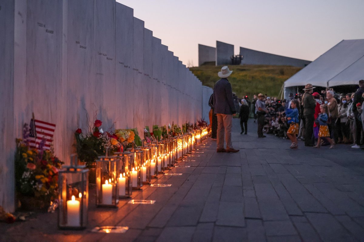 Flight93Friends's tweet photo. Lanterns placed at each panel illuminating the Wall of Names on September 10, 2021 during the @FriendsFlight93 Luminaria Ceremony.

Photo by @BrendaTSchwartz https://t.co/j3Nz5k1Eqz