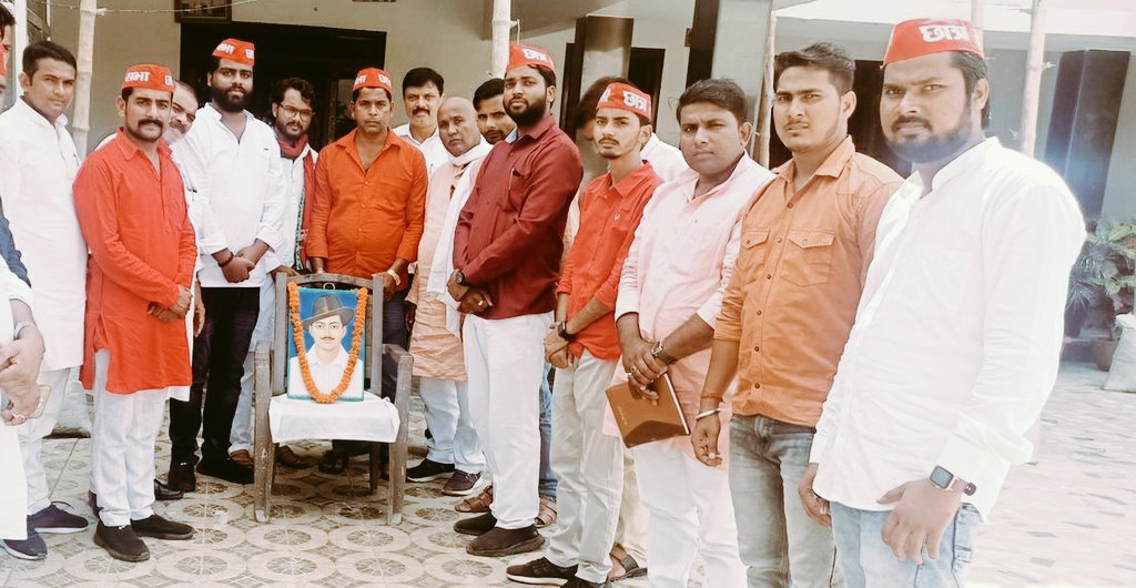 ashishgoyal0's tweet image. प्रदेश अध्यक्ष समाजवादी छात्र सभा @digvijaysinghd9 जी के निर्देशानुसार समाजवादी छात्र-नौजवान जागरूकता अभियान के तहत भगत सिंह जयंती का आयोजन एवं वृक्षारोपण का कार्यक्रम।
@samajwadiparty @yadavakhilesh @digvijaysinghd9 @NareshUttamSP @dimpleyadav @sunilyadv_unnao @samajwadipradip