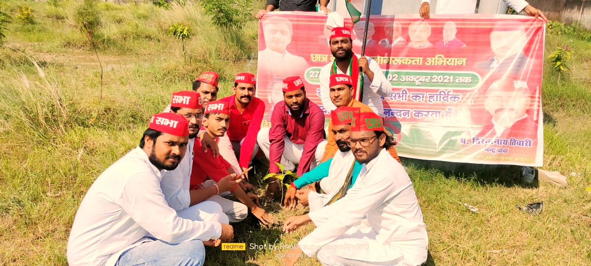 ashishgoyal0's tweet image. प्रदेश अध्यक्ष समाजवादी छात्र सभा @digvijaysinghd9 जी के निर्देशानुसार समाजवादी छात्र-नौजवान जागरूकता अभियान के तहत भगत सिंह जयंती का आयोजन एवं वृक्षारोपण का कार्यक्रम।
@samajwadiparty @yadavakhilesh @digvijaysinghd9 @NareshUttamSP @dimpleyadav @sunilyadv_unnao @samajwadipradip